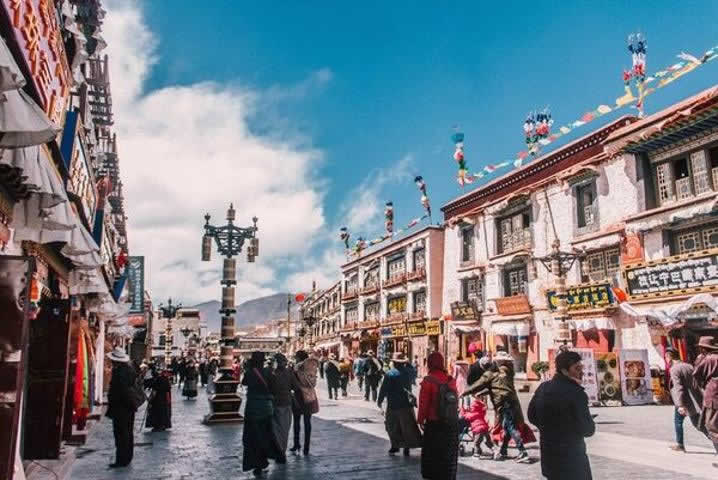 16 Days China Tour to Beijing Xian Lhasa Chengdu & Shanghai