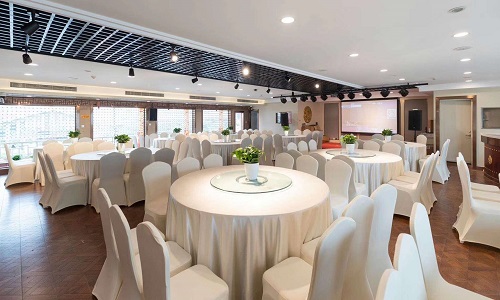 Long-Boat-Dining2 Long-Boat-Dining2