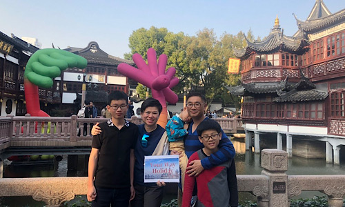 Small Group Day Tour of Shanghai City and Zhujiajiao Water Town