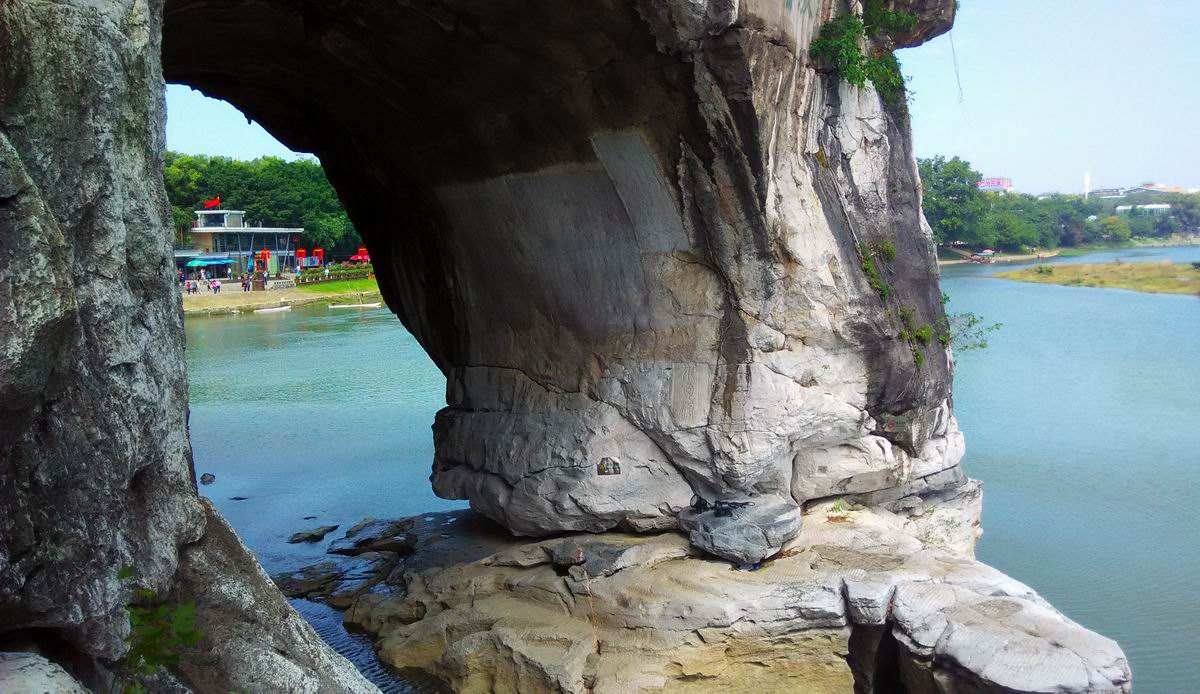 Elephant-Trunk-Hill-Guilin