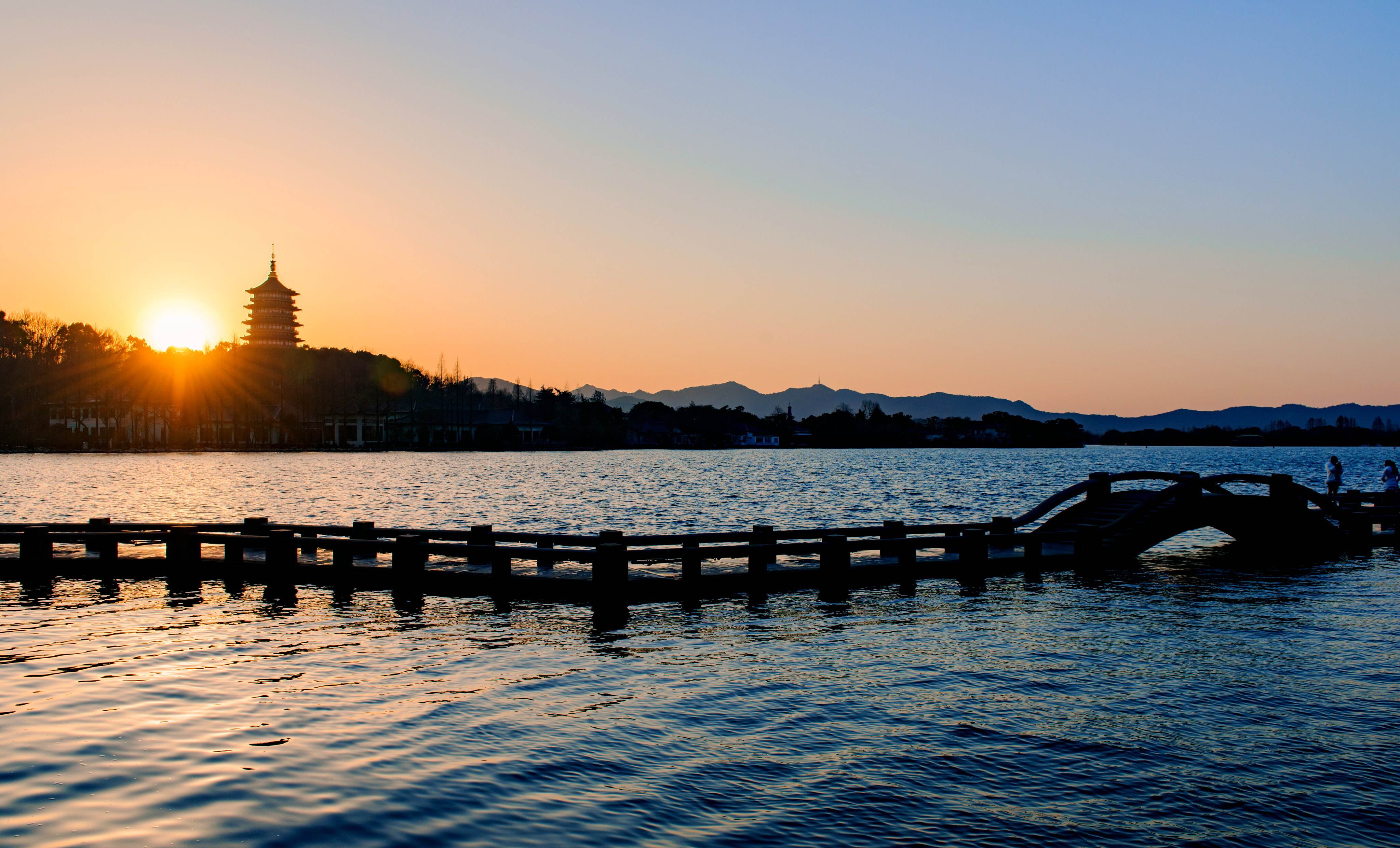 Shanghai tour package includes leifeng pagoda.jpg