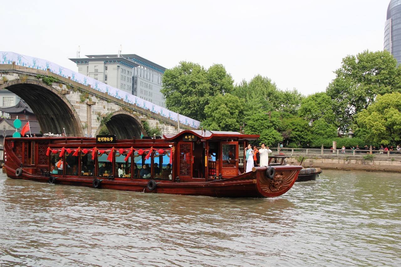 Grand-Canal-Bus