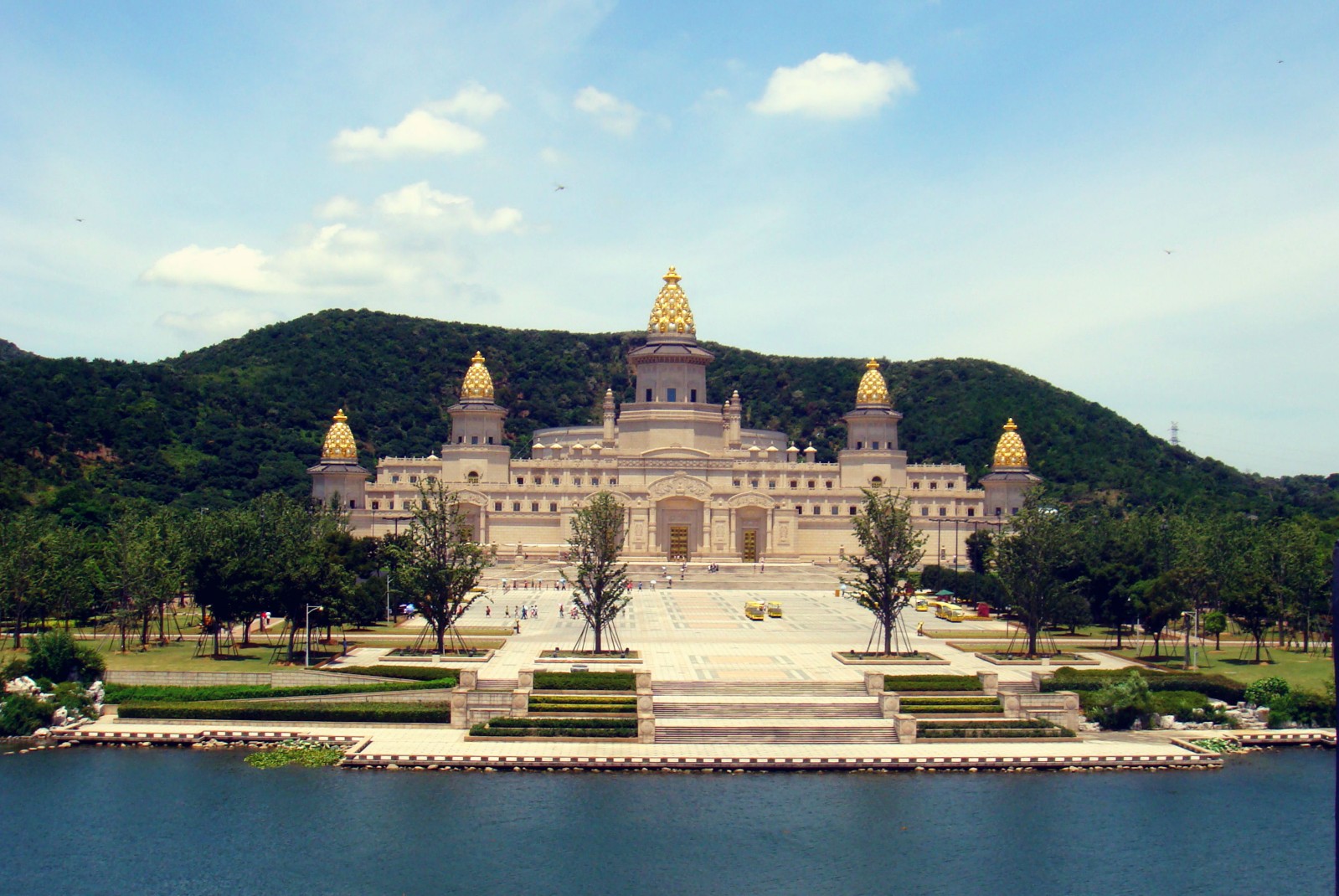 Lingshan-Brahma-Palace