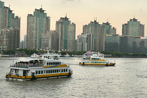 boat-cruise-on-huangpu-river