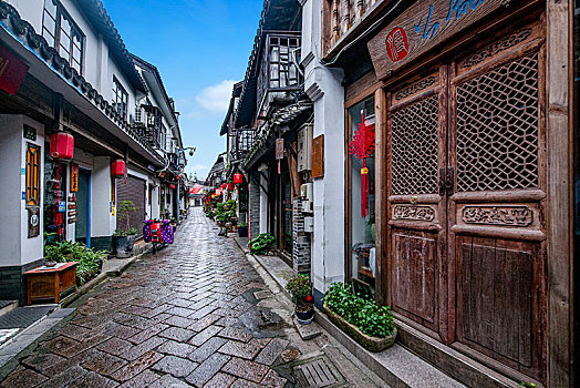 Deep-Lanes-and-Quiet-Alleys-Shanghai