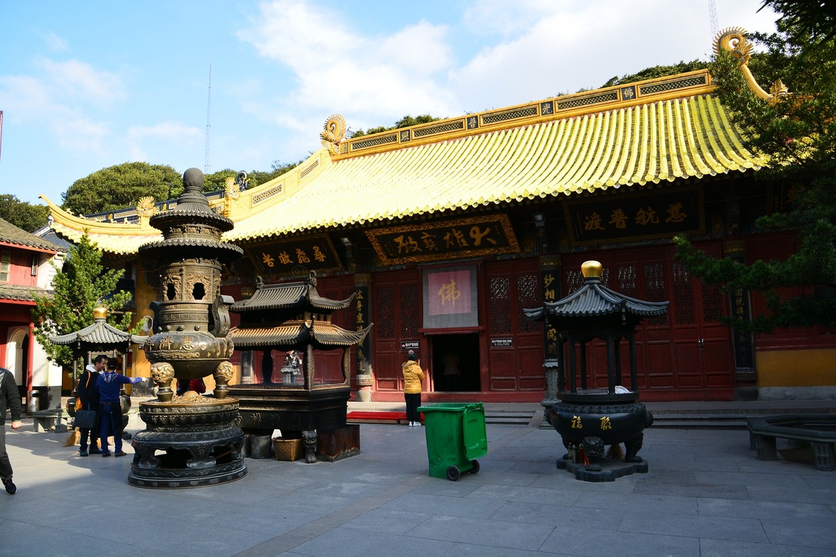 Huiji-Temple-in-Zhoushan