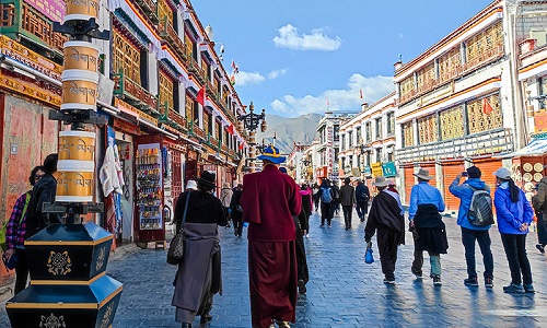 barkhor-street-Tibet